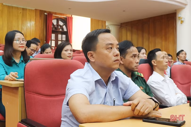 Công tác giáo dục lý luận chính trị góp phần tạo sự thống nhất trong Đảng, đồng thuận trong xã hội