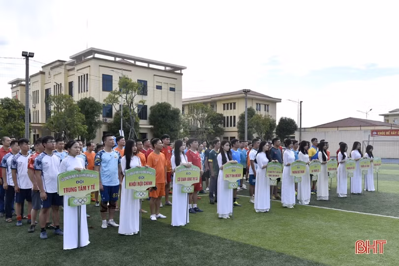 12 đội tranh tài Giải Bóng đá nam TX Hồng Lĩnh
