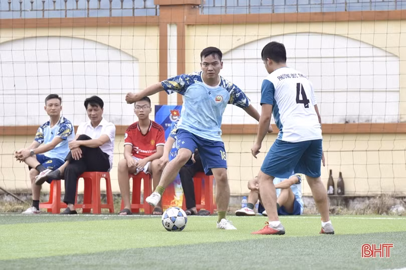 12 đội tranh tài Giải Bóng đá nam TX Hồng Lĩnh