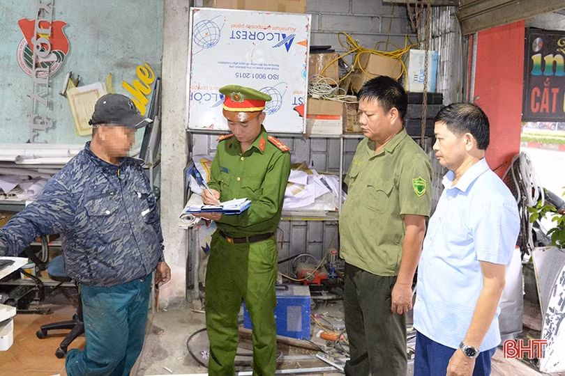 Chấn chỉnh tình trạng lấn chiếm vỉa hè tại thị trấn Đức Thọ