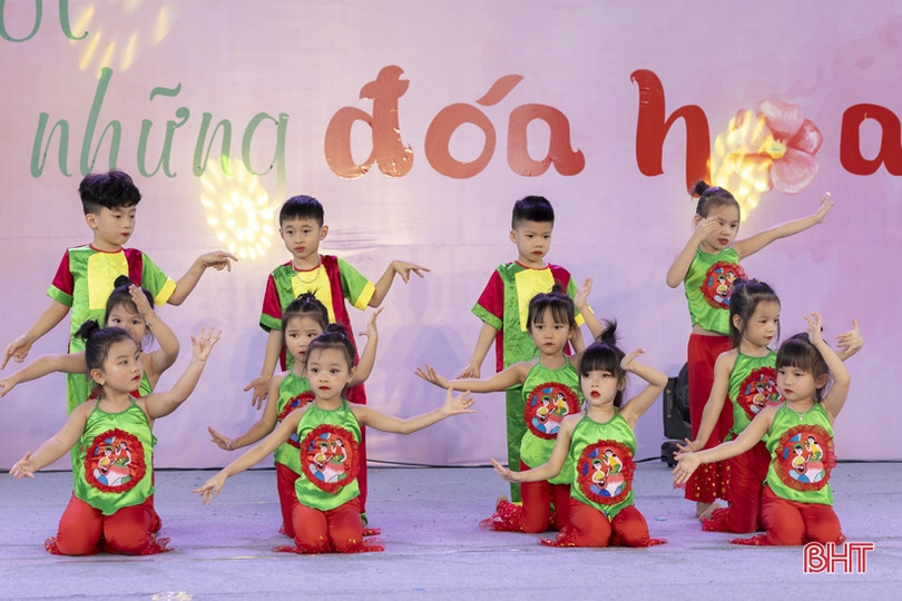 “Cho đời những đóa hoa thơm”...