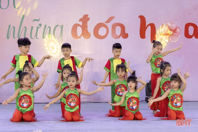 “Cho đời những đóa hoa thơm”...