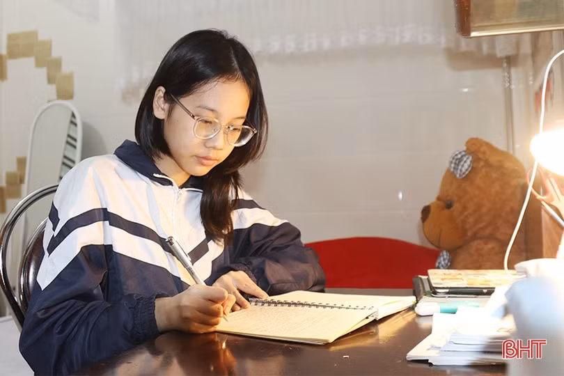 6 học sinh cùng lớp đạt IELTS 6.5 trở lên ngay lần thi đầu tiên