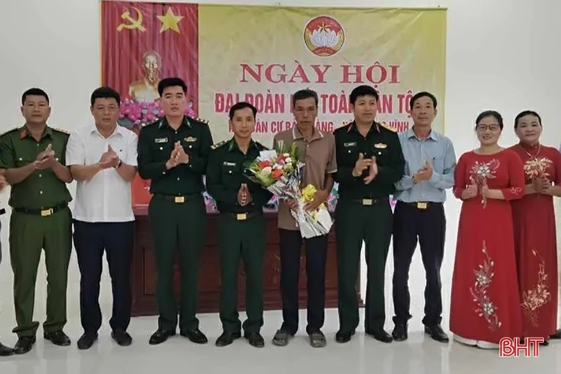 Ấm tình quân dân, nặng nghĩa đồng bào