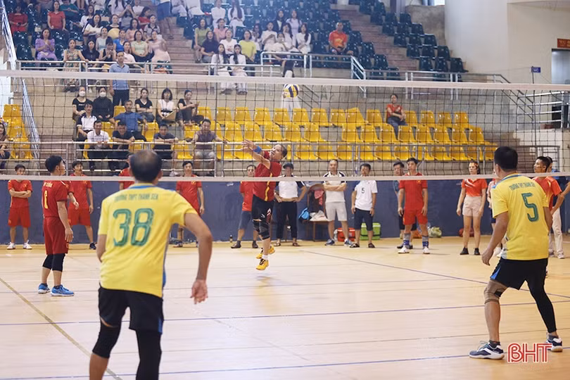 Bóng chuyền đệm - môn thể thao dân dã ngày càng hấp dẫn ở Hà Tĩnh