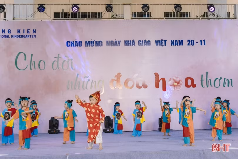 “Cho đời những đóa hoa thơm”...