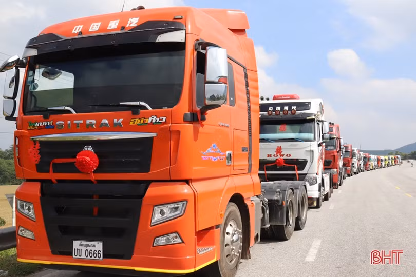 Đám cưới ở Hà Tĩnh rước dâu bằng 50 xe đầu kéo