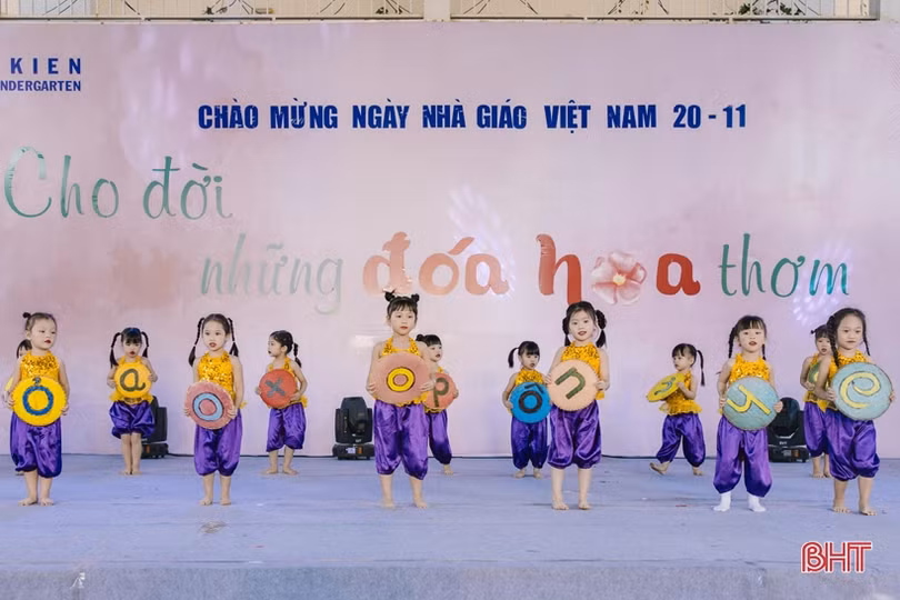 “Cho đời những đóa hoa thơm”...