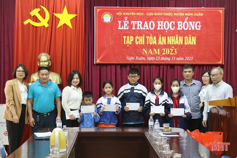 Gần 100 suất học bổng đến với học sinh gặp hoàn cảnh khó khăn