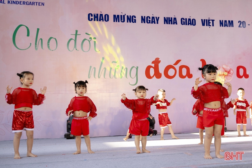 “Cho đời những đóa hoa thơm”...