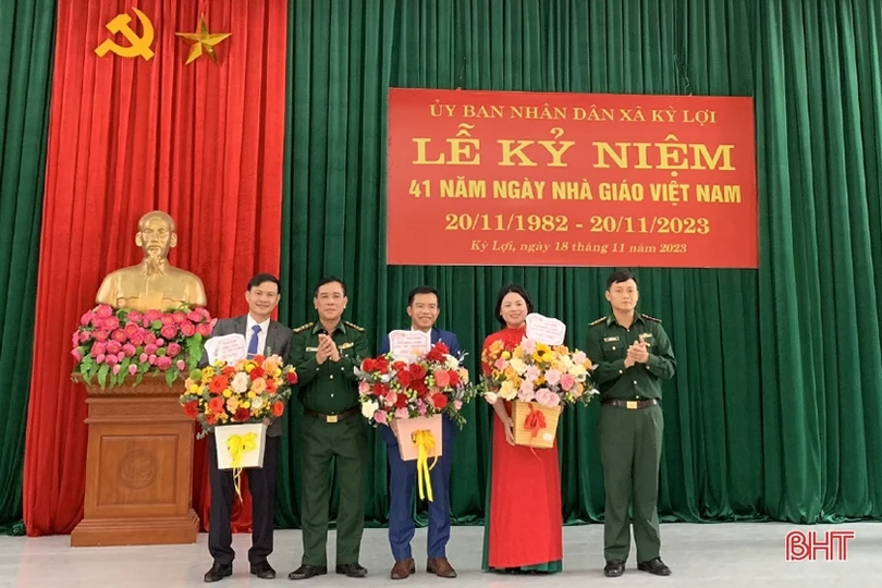 Ấm tình quân dân, nặng nghĩa đồng bào