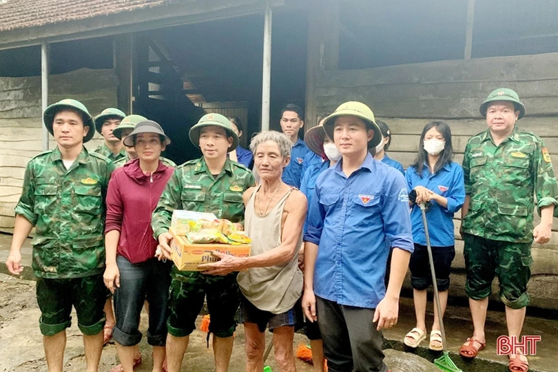 Ấm tình quân dân, nặng nghĩa đồng bào