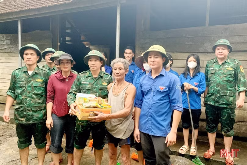 Ấm tình quân dân, nặng nghĩa đồng bào