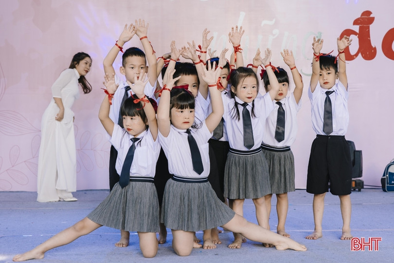 “Cho đời những đóa hoa thơm”...