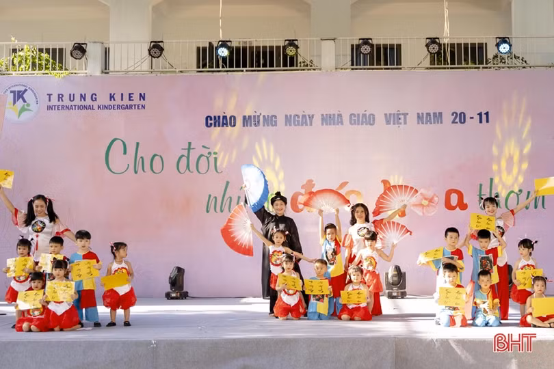 “Cho đời những đóa hoa thơm”...