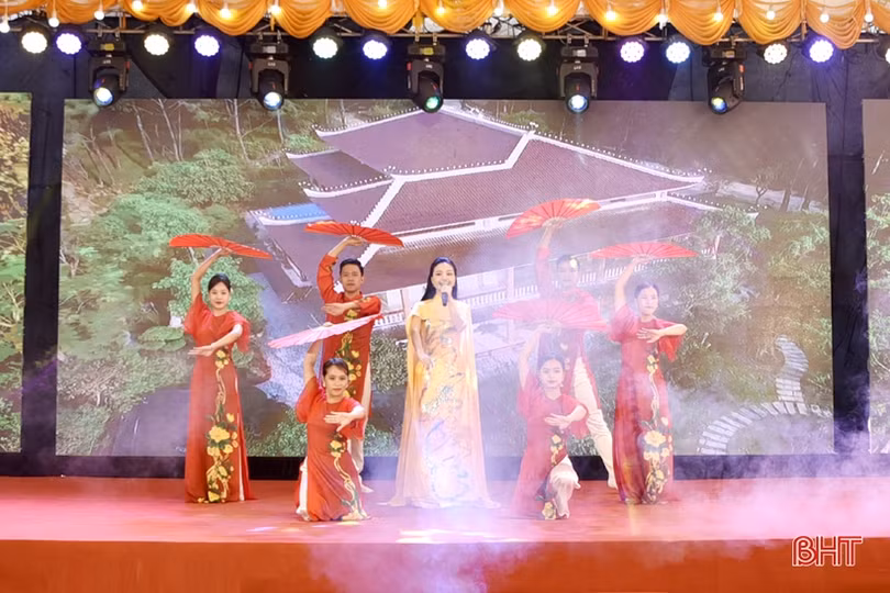 Khai mạc lễ hội đền Cả - Dinh đô Quan Hoàng Mười