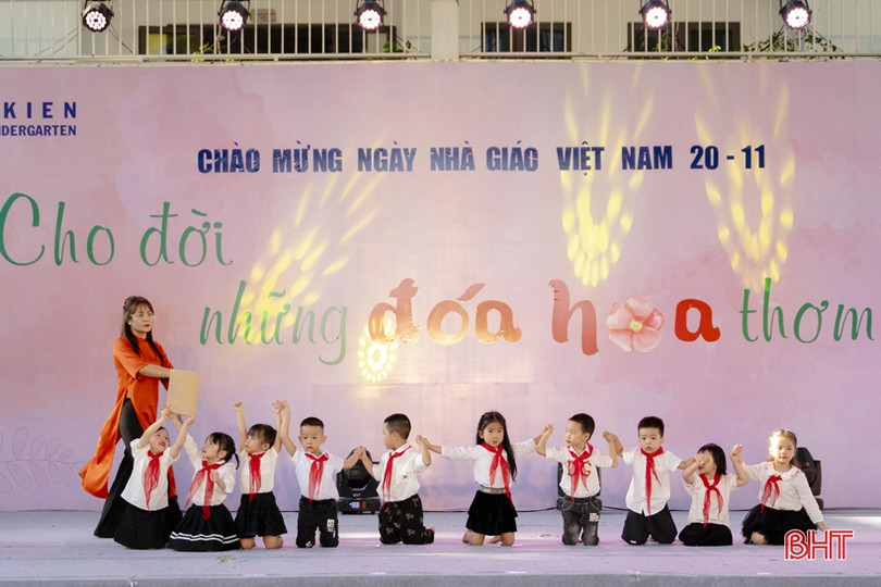 “Cho đời những đóa hoa thơm”...