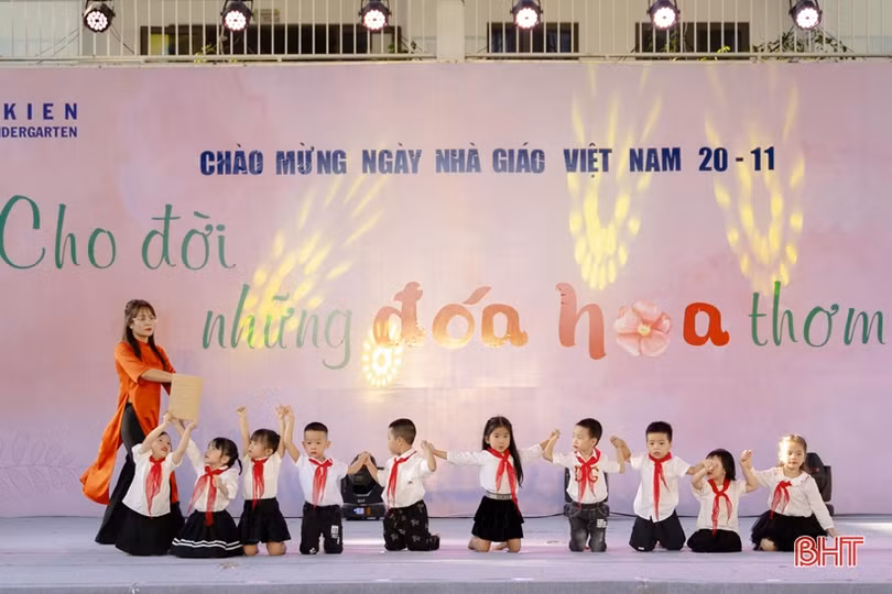 “Cho đời những đóa hoa thơm”...