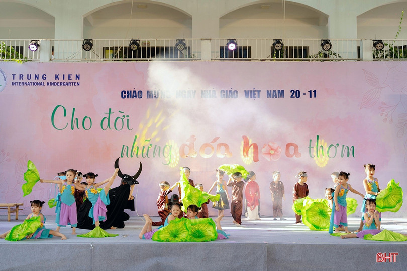 “Cho đời những đóa hoa thơm”...