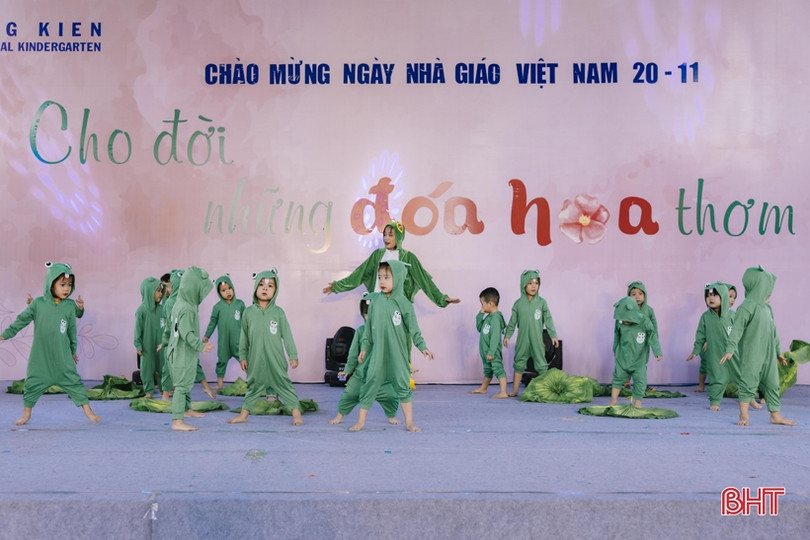 “Cho đời những đóa hoa thơm”...