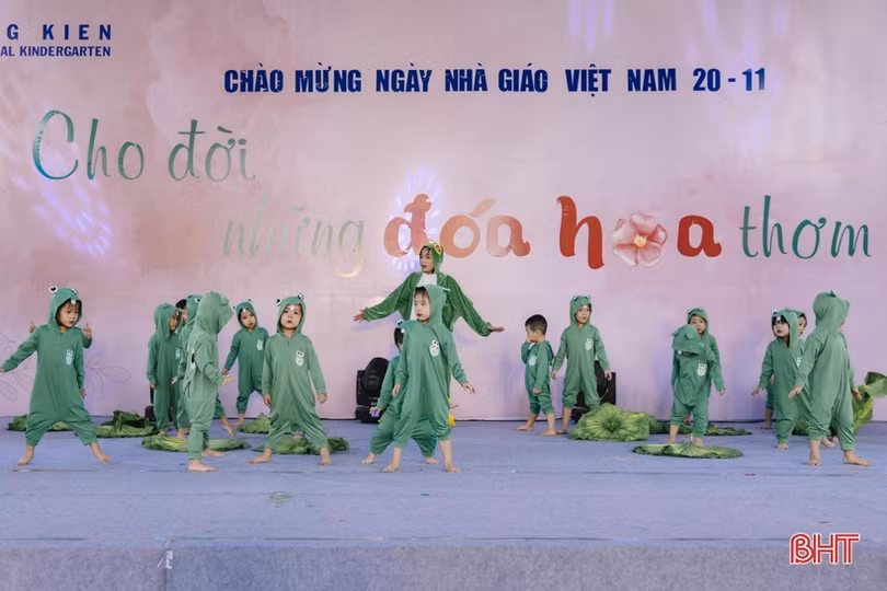 “Cho đời những đóa hoa thơm”...