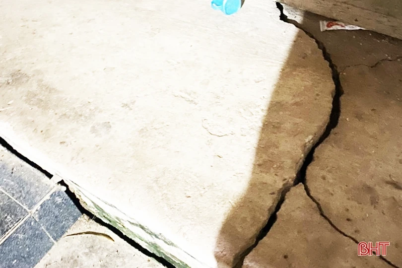 Xuất hiện hố sụt lún bất thường trong đêm ở Hương Khê