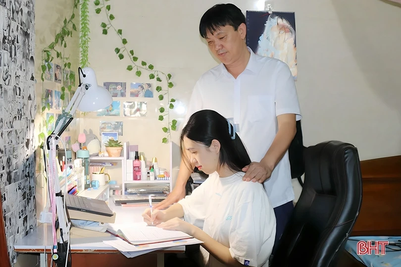 6 học sinh cùng lớp đạt IELTS 6.5 trở lên ngay lần thi đầu tiên