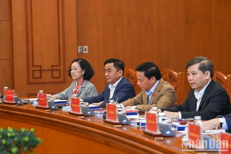 Các đại biểu dự cuộc họp. (Ảnh: DUY LINH) Cho ý kiến về kết quả chỉ đạo xử lý một số vụ án đặc biệt nghiêm trọng