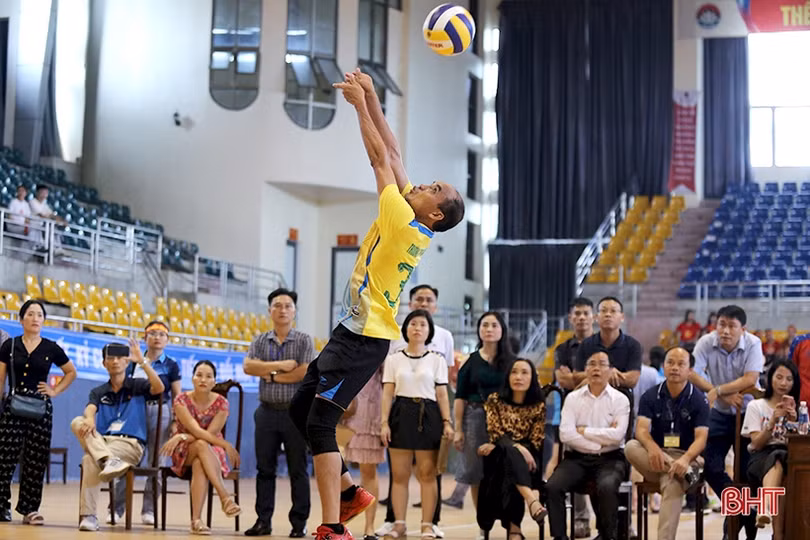 Bóng chuyền đệm - môn thể thao dân dã ngày càng hấp dẫn ở Hà Tĩnh