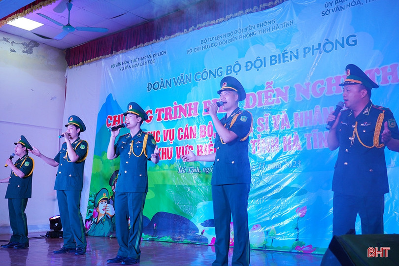 Đoàn Văn công BĐBP Việt Nam biểu diễn tại các địa bàn biên giới ở Hà Tĩnh