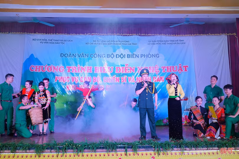 Đoàn Văn công BĐBP Việt Nam biểu diễn tại các địa bàn biên giới ở Hà Tĩnh