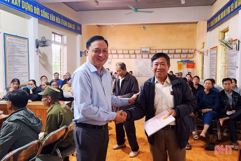 Chỉnh lý biến động GCNQSD đất cho 816 hộ dân xã Lâm Hợp