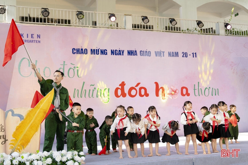 “Cho đời những đóa hoa thơm”...
