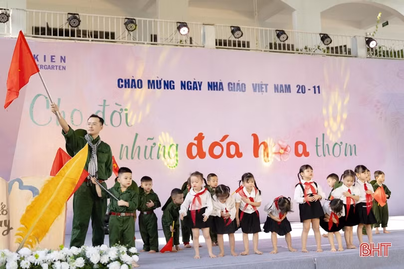 “Cho đời những đóa hoa thơm”...
