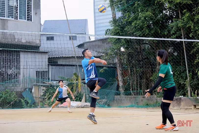 Bóng chuyền đệm - môn thể thao dân dã ngày càng hấp dẫn ở Hà Tĩnh