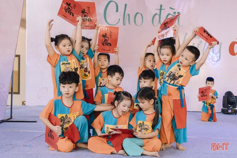 “Cho đời những đóa hoa thơm”...