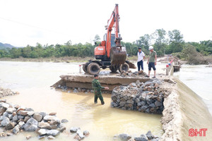 Khẩn trương khắc phục sự cố cầu tràn Lĩnh Hồng