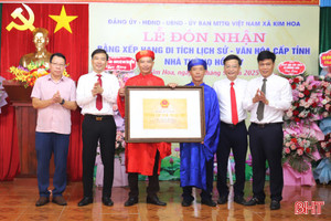 Đón nhận bằng di tích lịch sử - văn hóa cấp tỉnh nhà thờ họ Hồ Huy
