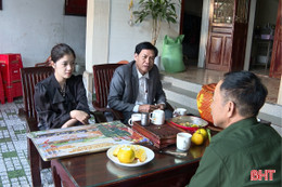 Tranh cãi việc chụp ảnh kỷ niệm cho CCB, tự nguyện hay mời chào quá mức?