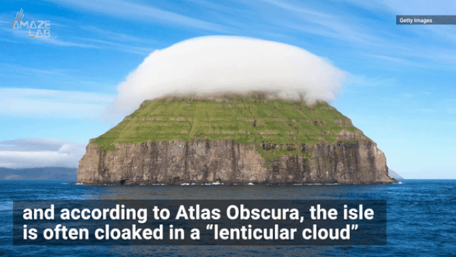 Kỳ lạ hòn đảo “đội mây” nằm giữa đại dương