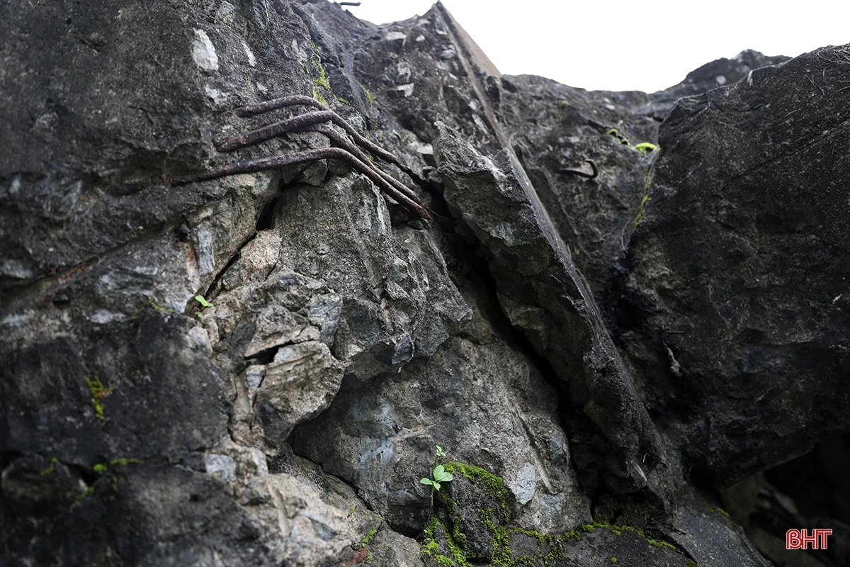 Thăm chiến tích “Hầm Nghiêng” trên đỉnh Hoành Sơn