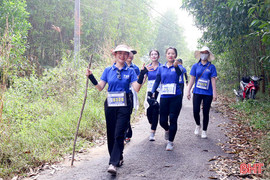 Hơn 500 vận động viên tham gia giải leo núi chùa Hương Tích