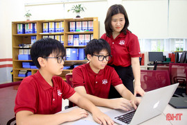 2 anh em học sinh THCS thiết kế website hướng dẫn du lịch Hà Tĩnh