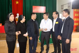 Lãnh đạo Hà Tĩnh tham gia bỏ phiếu, kiểm tra công tác bầu cử