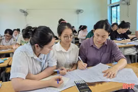 "Chia lửa" cùng sĩ tử lớp 12