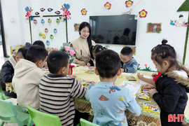 Cô giáo mầm non gieo yêu thương trên vùng biên Hà Tĩnh