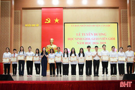 Can Lộc tuyên dương 445 học sinh giỏi, giáo viên tiêu biểu