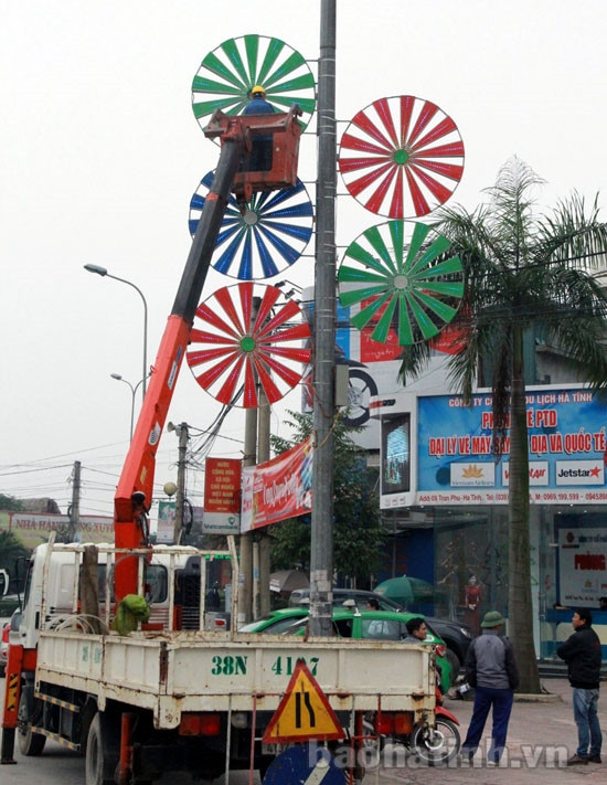 Thành phố Hà Tĩnh trang hoàng đón tết ảnh 13