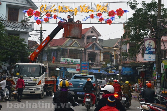 Thành phố Hà Tĩnh trang hoàng đón tết ảnh 11