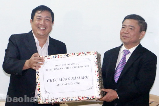 Bí thư Tỉnh ủy – Chủ tịch UBND tỉnh chúc tết trẻ mồ côi và đối tượng bảo trợ xã hội ảnh 5 Bí thư Tỉnh ủy – Chủ tịch UBND tỉnh chúc tết trẻ mồ côi và đối tượng bảo trợ xã hội ảnh 5